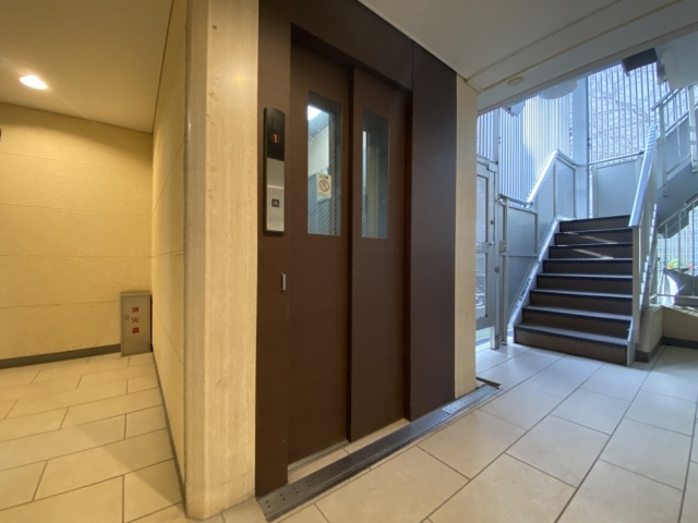 ■プライムアーバン麻布十番の1階エレベーター