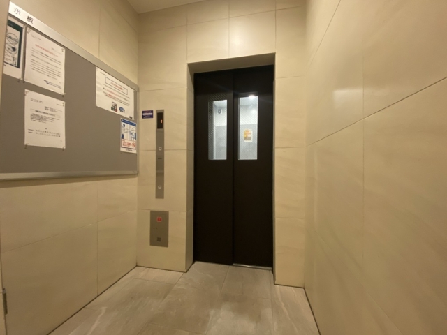 ■グランド・ガーラ白金高輪Ⅱの1階エレベーター