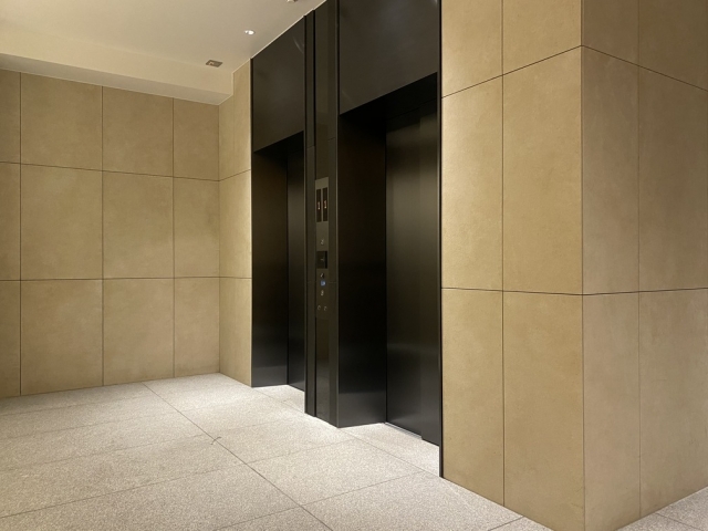 ■ピアース赤坂（PIAS赤坂）の1階エレベーター