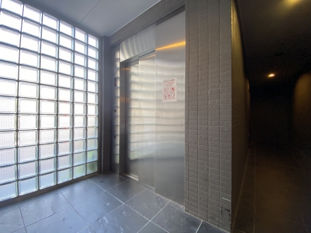 ■レジディア麻布台の1階エレベーター