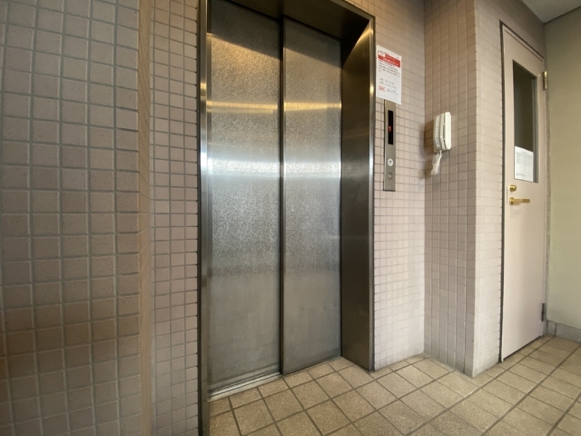 ■アーツ白金の1階エレベーター