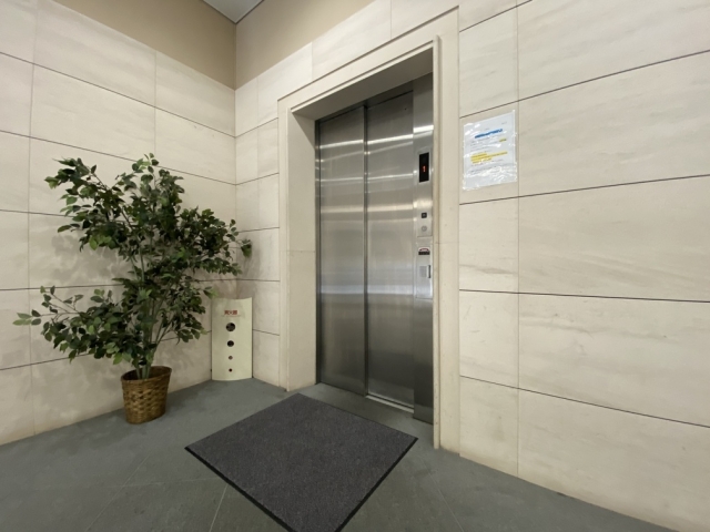 ■フレンシア麻布十番サウスの1階エレベーター